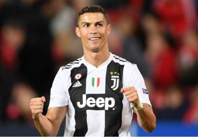 东体：国足海外拉练选迪拜