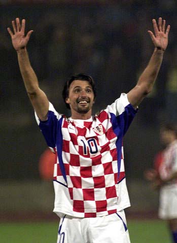 申花1-0新鹏城升至第二 中超冠军悬念最后一轮揭晓