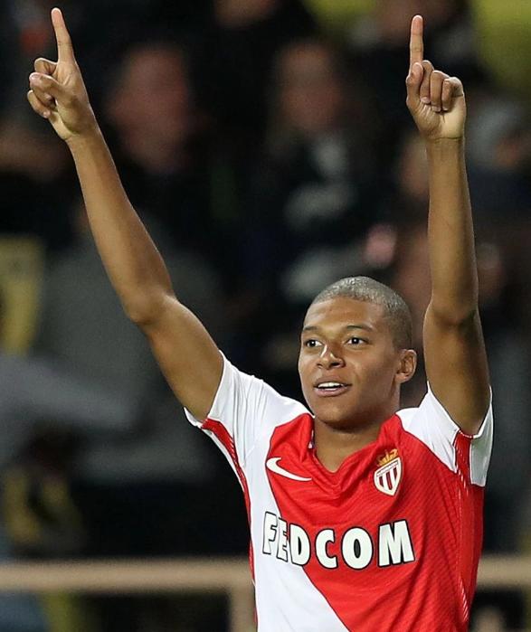 伯恩茅斯晒塞门约告别海报：他以创纪录的转会费加盟曼城